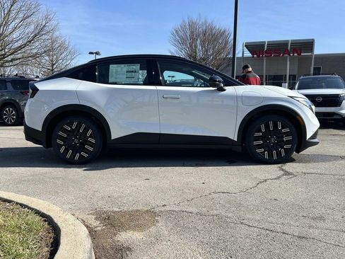 New 2026 Nissan Leaf Platinum+ w/ Cargo Package (Platinum+) FWD image 8