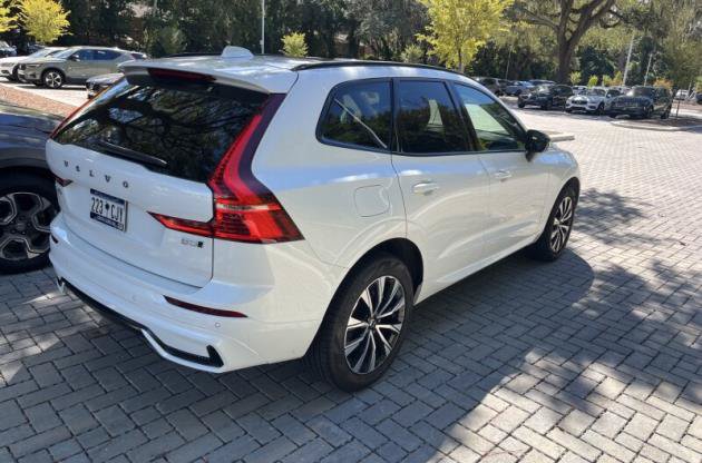 Used 2025 Volvo XC60 B5 Core AWD/4WD image 2