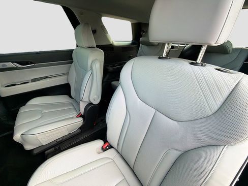 Used 2024 Hyundai Palisade SEL w/ Premium Package AWD/4WD image 12