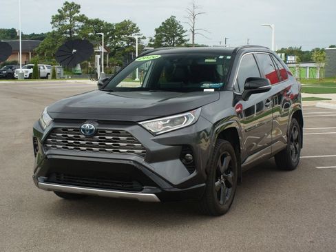 Used 2020 Toyota RAV4 XSE w/ XSE Grade Weather Package AWD/4WD image 25