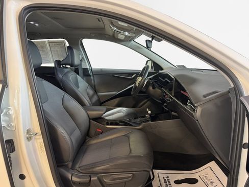 Certified 2023 Kia Niro EX Touring FWD image 26
