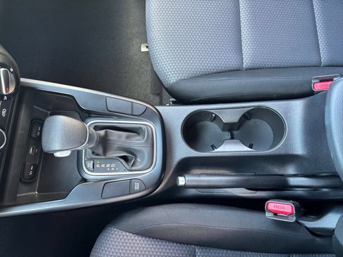 Used 2025 Kia Soul LX w/ LX Technology Package FWD image 39