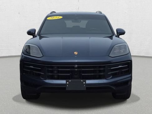Used 2024 Porsche Cayenne AWD/4WD image 2