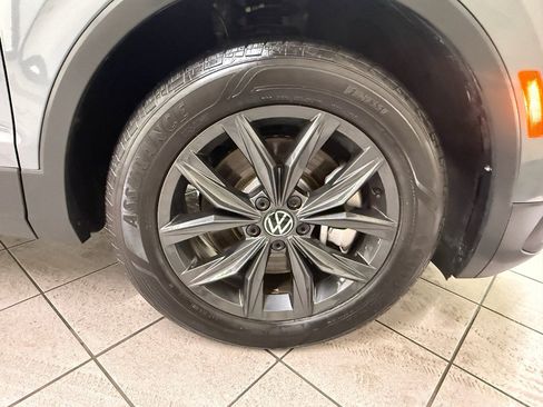 Used 2024 Volkswagen Tiguan SE image 15