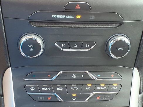 Used 2018 Ford Edge SEL w/ Equipment Group 201A AWD/4WD image 17