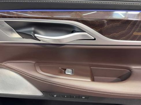 Used 2019 BMW 750i w/ Autobahn Package RWD image 15