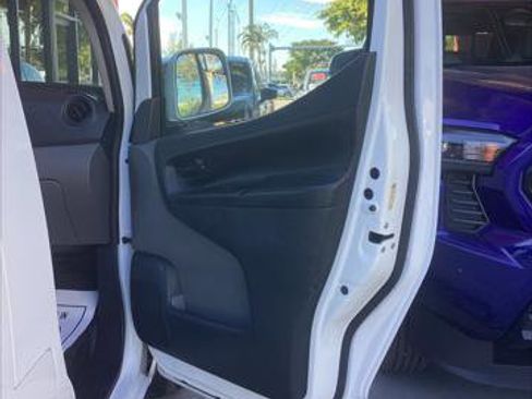 Used 2015 Nissan NV200 SV w/ Technology Package image 19