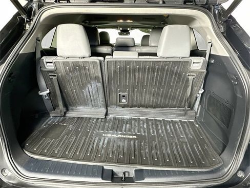 Used 2022 Toyota Highlander XLE image 31