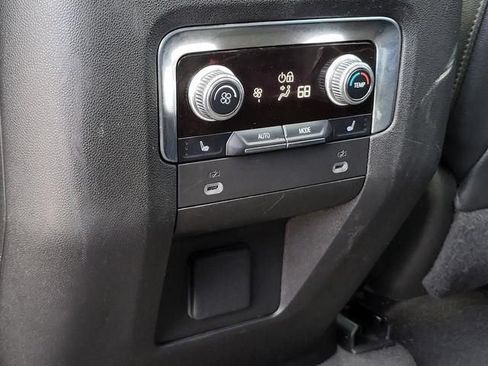 Used 2022 GMC Yukon XL AT4 AWD/4WD image 18