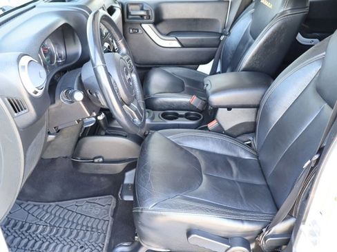Used 2015 Jeep Wrangler Unlimited Sahara w/ Dual Top Group AWD/4WD image 18