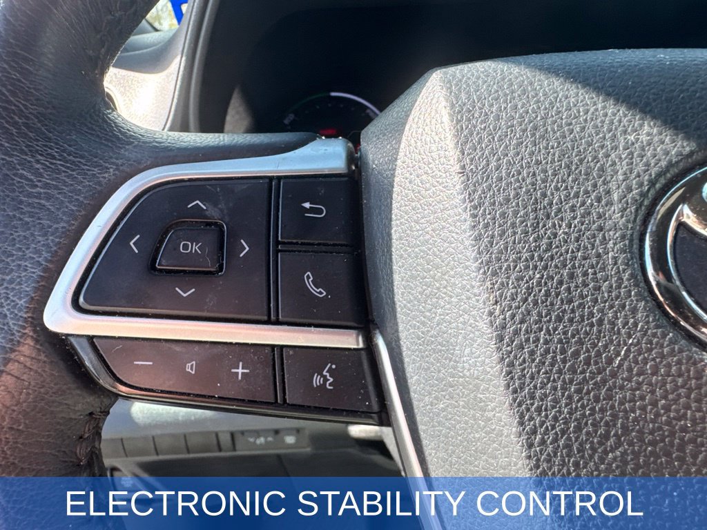 Used 2023 Toyota Sienna XLE FWD image 18
