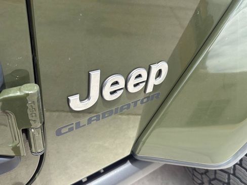 Used 2022 Jeep Gladiator Overland w/ Popular Equipment Package AWD/4WD image 8