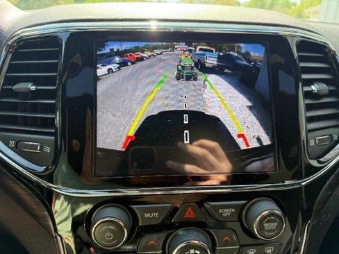 Used 2019 Jeep Grand Cherokee Laredo image 29