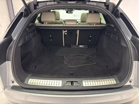 Used 2023 Land Rover Range Rover Velar R-Dynamic S image 31