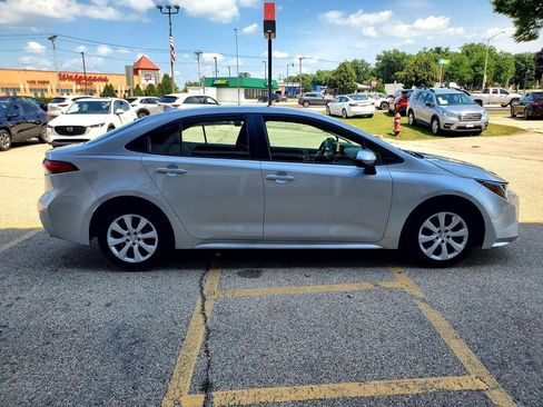 Used 2025 Toyota Corolla LE FWD image 4