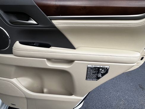 Used 2021 Lexus LX 570 4WD w/ 3rd Row & Luxury Pkg image 39