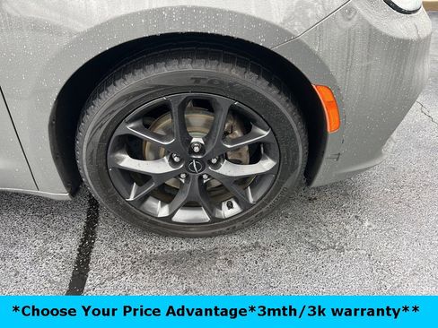 Certified 2022 Chrysler Pacifica Touring-L w/ S Appearance Package image 13