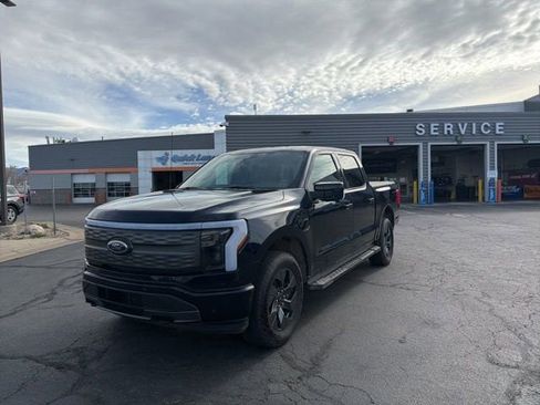 Used 2022 Ford F150 Lightning Lariat image 17