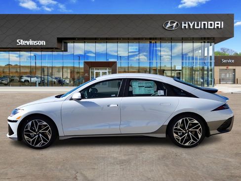 New 2025 Hyundai Ioniq 6 SEL image 2