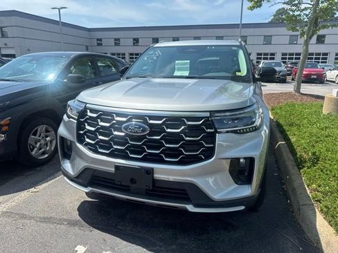 Used 2025 Ford Explorer Platinum w/ Ultimate Package AWD/4WD image 4