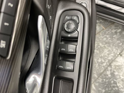 Certified 2024 GMC Terrain SLT image 8