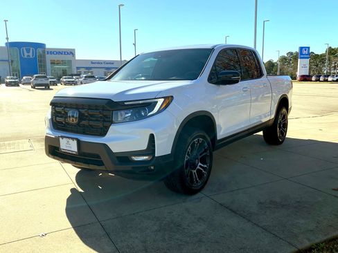 Used 2025 Honda Ridgeline Black Edition image 3