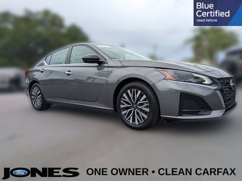 Used 2025 Nissan Altima 2.5 SV FWD image 1