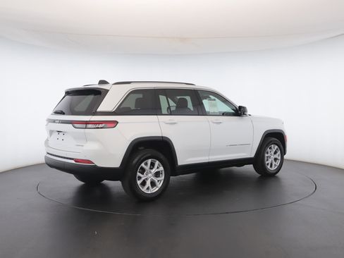 Used 2023 Jeep Grand Cherokee Limited image 26