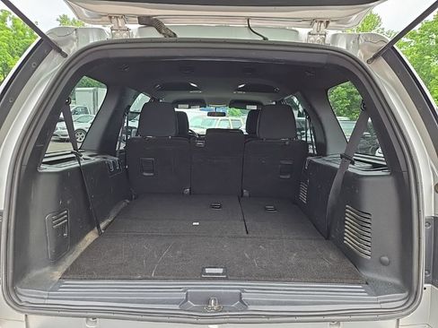 Used 2017 Ford Expedition XLT AWD/4WD image 6