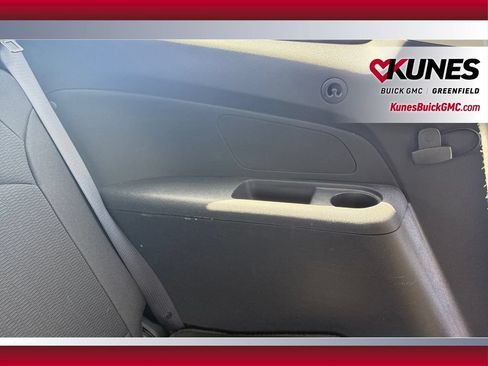 Used 2015 Chevrolet Traverse LT w/ Style and Technology Package FWD image 38