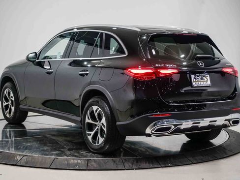 Used 2025 Mercedes-Benz GLC 350e GLC 350e image 2