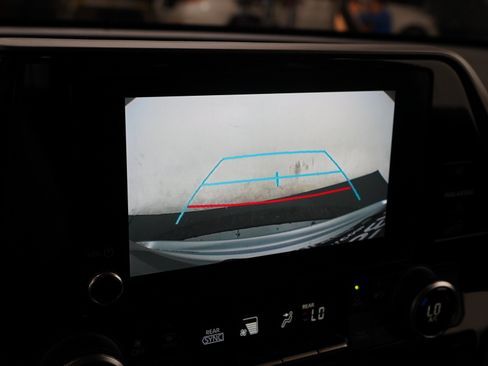 Used 2023 Toyota Highlander L AWD/4WD image 22