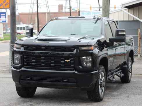 Used 2022 Chevrolet Silverado 2500 Custom w/ Custom Value Package image 3