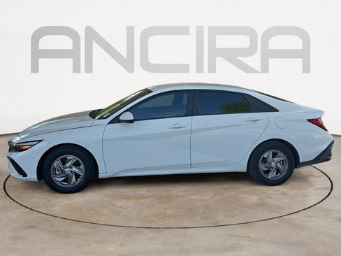 Used 2025 Hyundai Elantra SE image 5