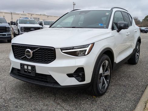 Certified 2023 Volvo XC40 B5 Plus w/ Driver Assist Package image 8