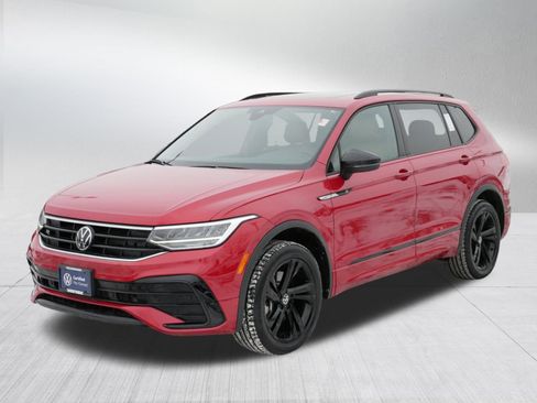 Certified 2024 Volkswagen Tiguan SE R-Line image 3