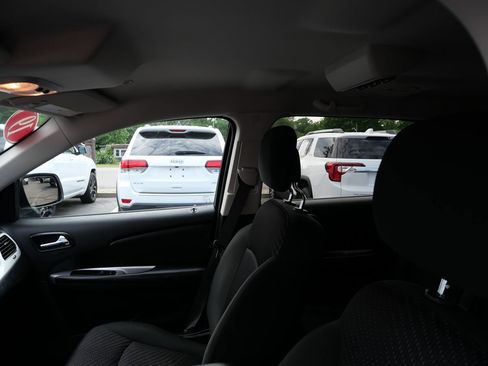 Used 2019 Dodge Journey SE w/ Connectivity Group FWD image 11