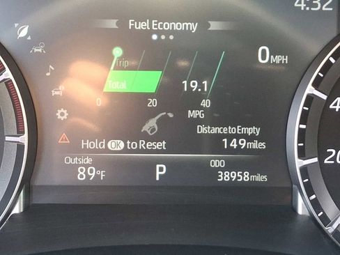 Used 2022 Toyota Highlander XLE image 23