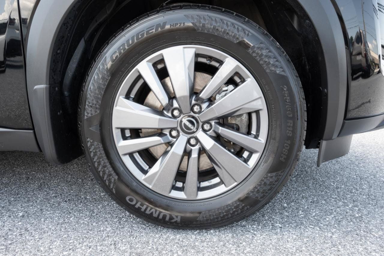 Used 2024 Nissan Pathfinder SV w/ Black Appearance Package AWD/4WD image 39