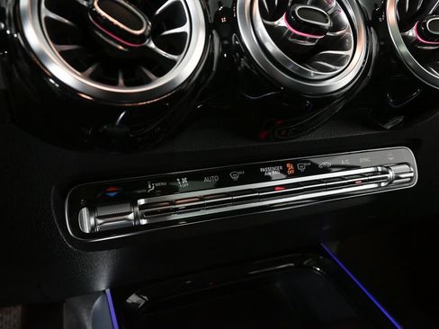 Certified 2022 Mercedes-Benz GLB 250 image 14