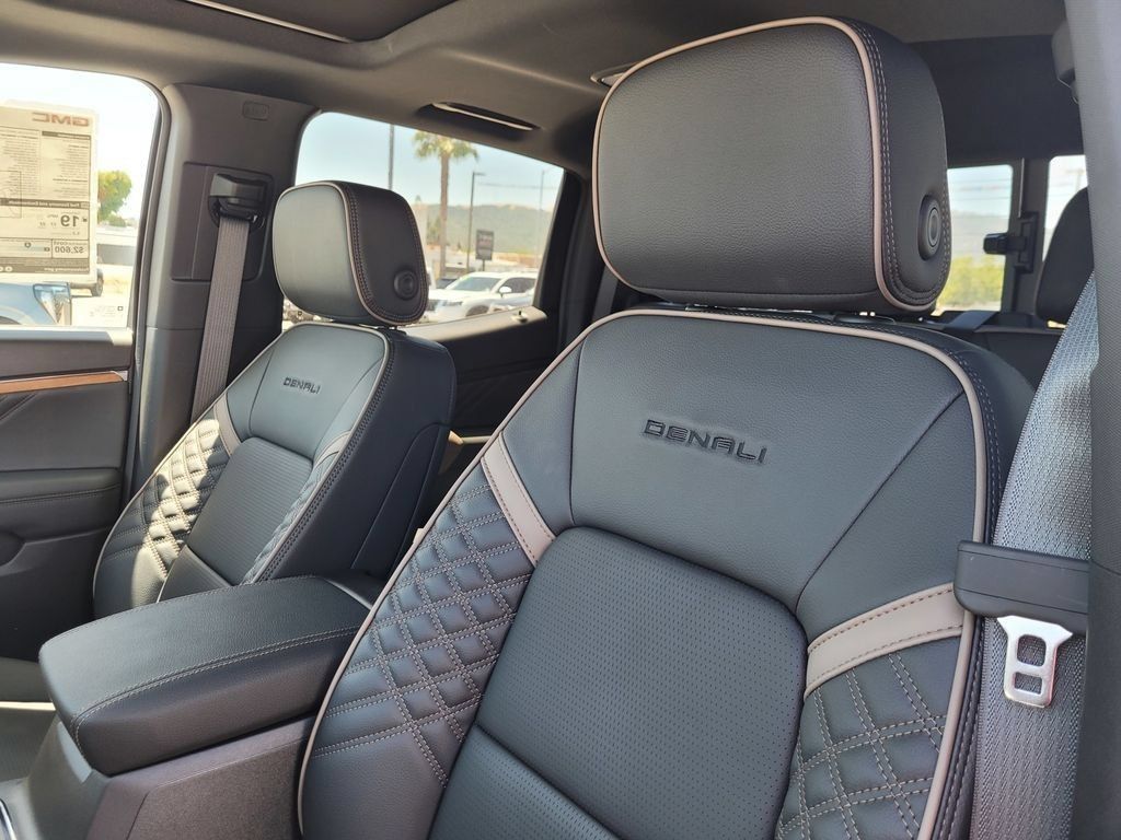 New 2026 GMC Canyon Denali w/ LPO, Black Badging Package AWD/4WD image 12