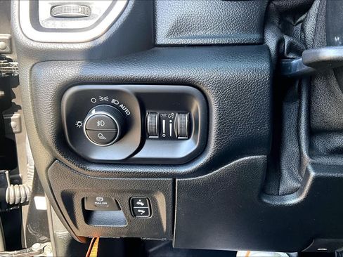 Used 2019 RAM 1500 Big Horn AWD/4WD image 36