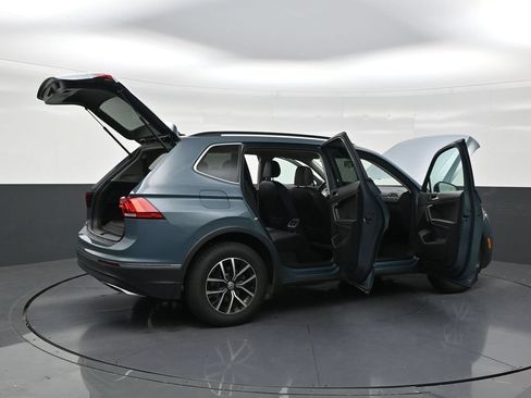 Used 2021 Volkswagen Tiguan SE w/ Panoramic Sunroof Package FWD image 28