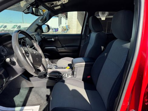 Used 2021 Toyota Tacoma TRD Off-Road w/ Technology Package image 12