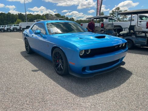 Used 2015 Dodge Challenger SRT Hellcat RWD image 3
