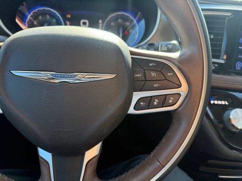 Used 2017 Chrysler Pacifica Limited w/ Advanced Safetytec Group FWD image 20