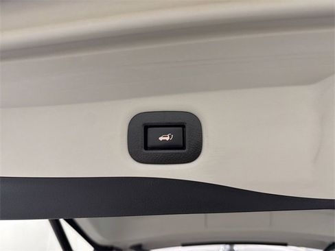 Used 2020 Nissan Rogue SL image 16