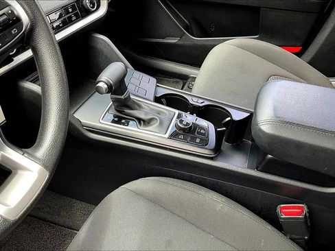 Used 2025 Kia Sportage LX FWD image 18
