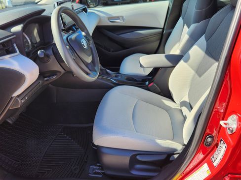 Used 2020 Toyota Corolla LE image 4