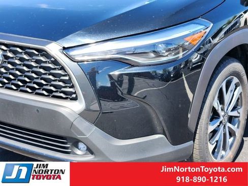 Used 2025 Toyota Corolla Cross XLE image 10